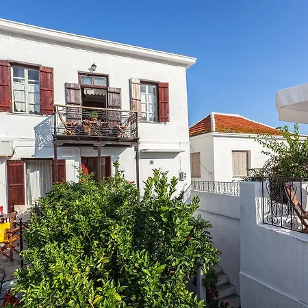 Traditional House סקופלוס טאון